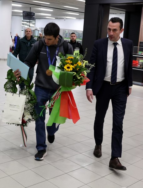 Тервел Замфиров се завърна в България1