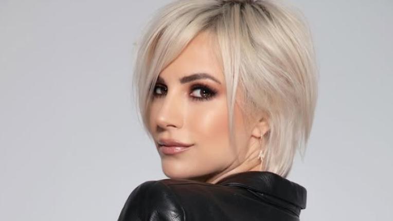 Поли Генова