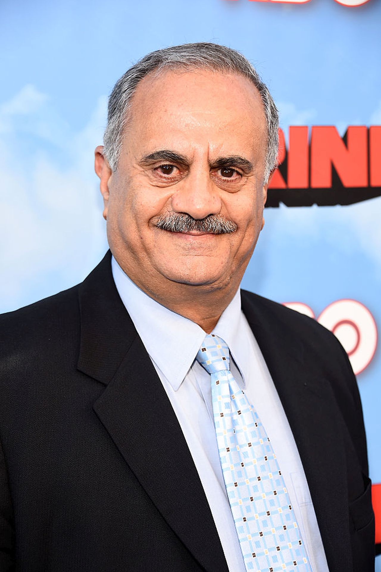 <p><strong>Маршал Манеш (Ренджит)</strong>- След образа на любимия таксиметров шофьор Ренджит в &bdquo;Как се запознах с майка ви&ldquo; Маршал Манеш продължи с поредица от телевизионни участия. Той получи повтарящи се роли в сериалите &bdquo;The Brink&ldquo; и &bdquo;Cooper Barrett&rsquo;s Guide to Surviving Life&ldquo;, както и гост-изяви в &bdquo;Good Girls&ldquo;, &bdquo;Madam Secretary&ldquo;, &bdquo;Baskets&ldquo; и &bdquo;NCIS: Los Angeles&ldquo;. Освен в телевизията, Манеш се появява и в игрални филми като &bdquo;The Last Conception&ldquo; и &bdquo;Something From Tiffany&rsquo;s&ldquo;, като постепенно изгради стабилно присъствие в поддържащи роли в американската кино- и телевизионна индустрия.</p>