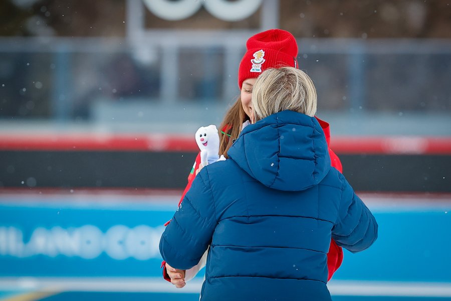 Награждаване на Лора Христова след бронзовото отличие на Зимните олимпийски1