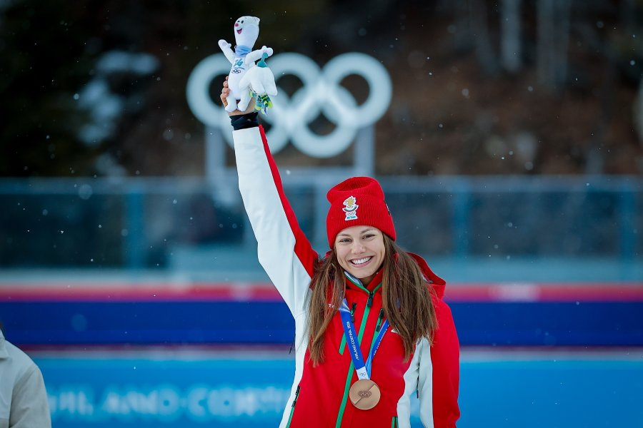 Награждаване на Лора Христова след бронзовото отличие на Зимните олимпийски1