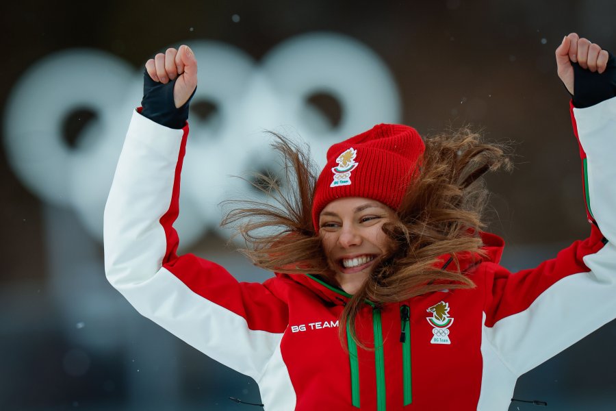 Награждаване на Лора Христова след бронзовото отличие на Зимните олимпийски1