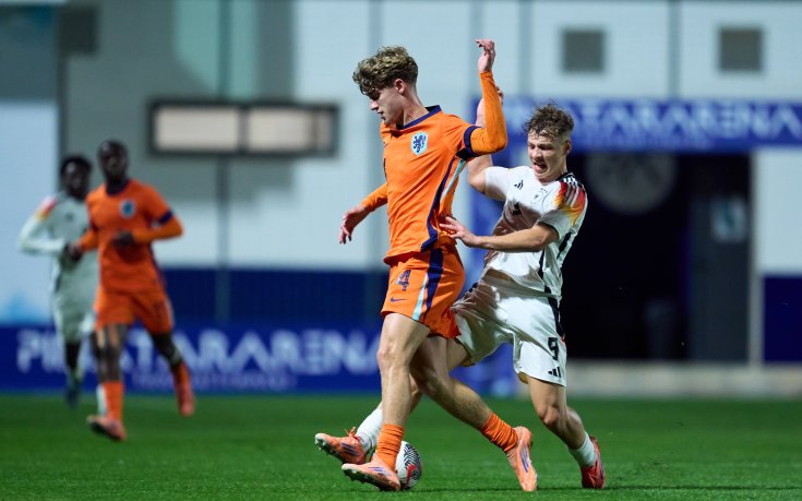 Нидерландски ляв бек предпочете Твенте пред Барселона