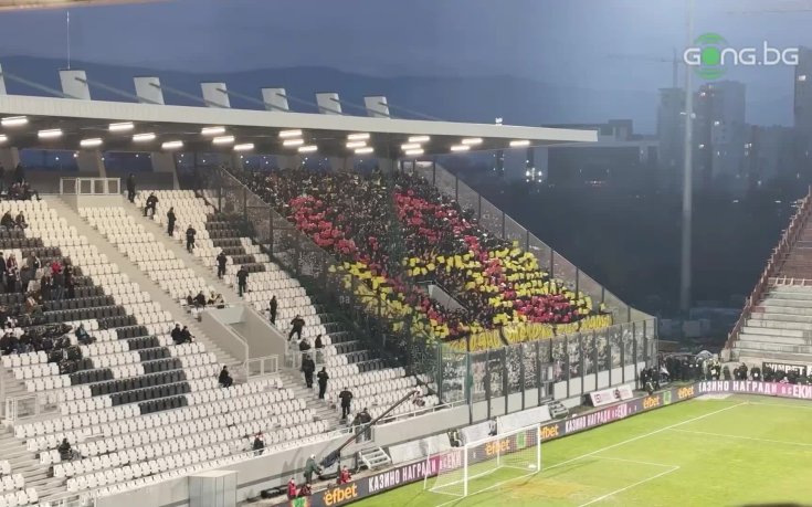 Хореографията на феновете на Ботев Пд срещу Локо Пд