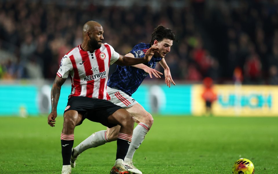 Брентфорд спъна Арсенал, битката за титлата е по-жива от всякога