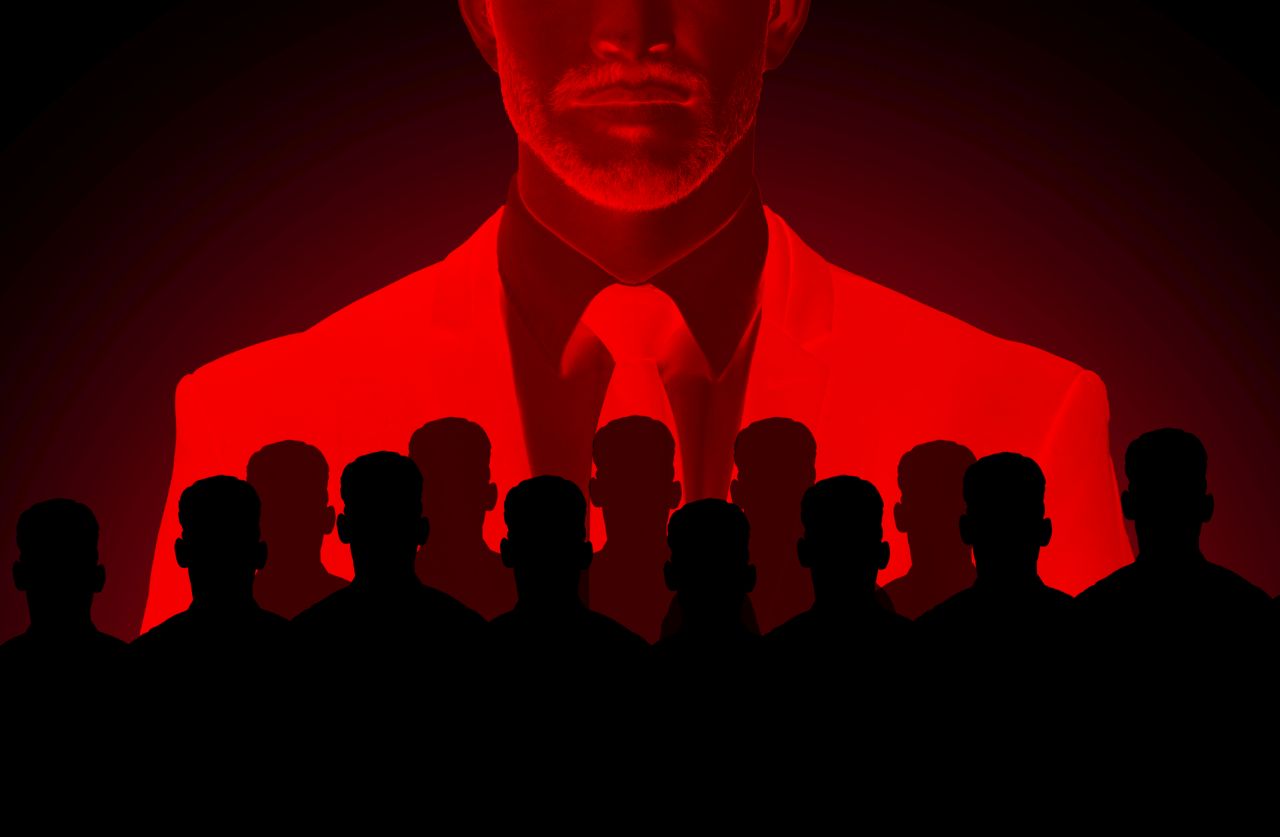 Холивудската актриса, която вербуваше секс-робини: Шокиращата истина за култа NXIVM