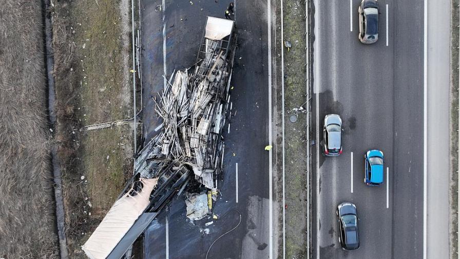 Тежка катастрофа между два тира затвори Северната скоростна тангента