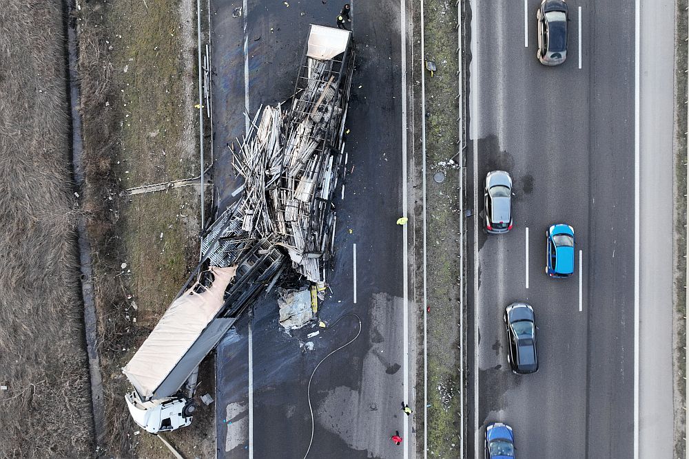 Тежка катастрофа между два тира затвори Северната скоростна тангента