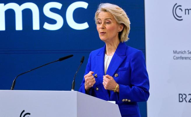 ЕС да премине „на по-висока предавка“ в отбраната, призова Урсула фон дер Лайен