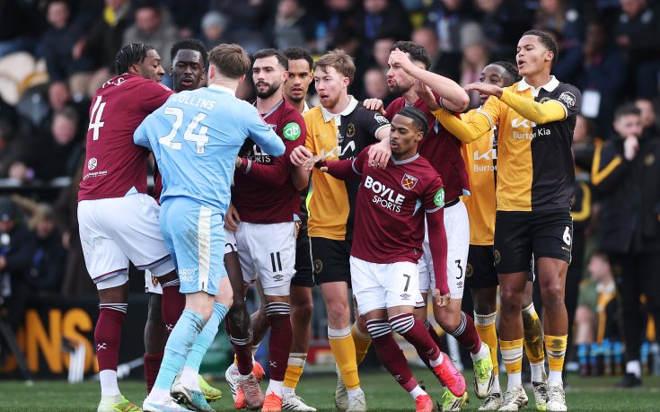 Десет от Уест Хем се измъкнаха срещу третодивизионен тим за ФА Къп след драма с продължения