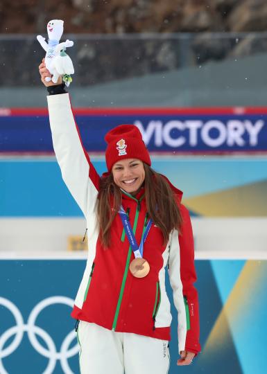 Снежната принцеса от Троян: Лора Христова, която омагьоса Милано-Кортина 2026 - снимка 8