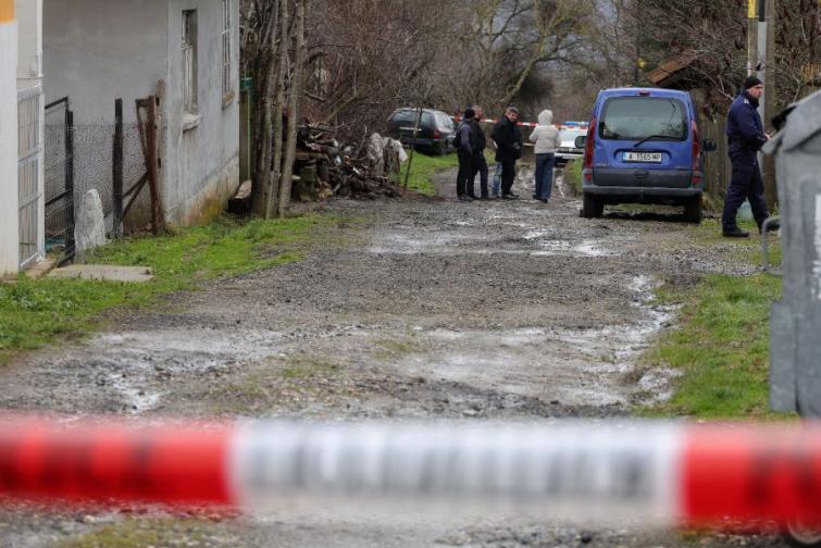 Полиция отцепи района около дома на Ивайло Калушев в село