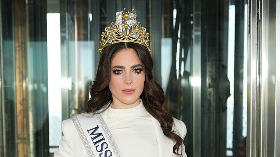 "Мис Вселена" Фатима Бош припадна по време на парад