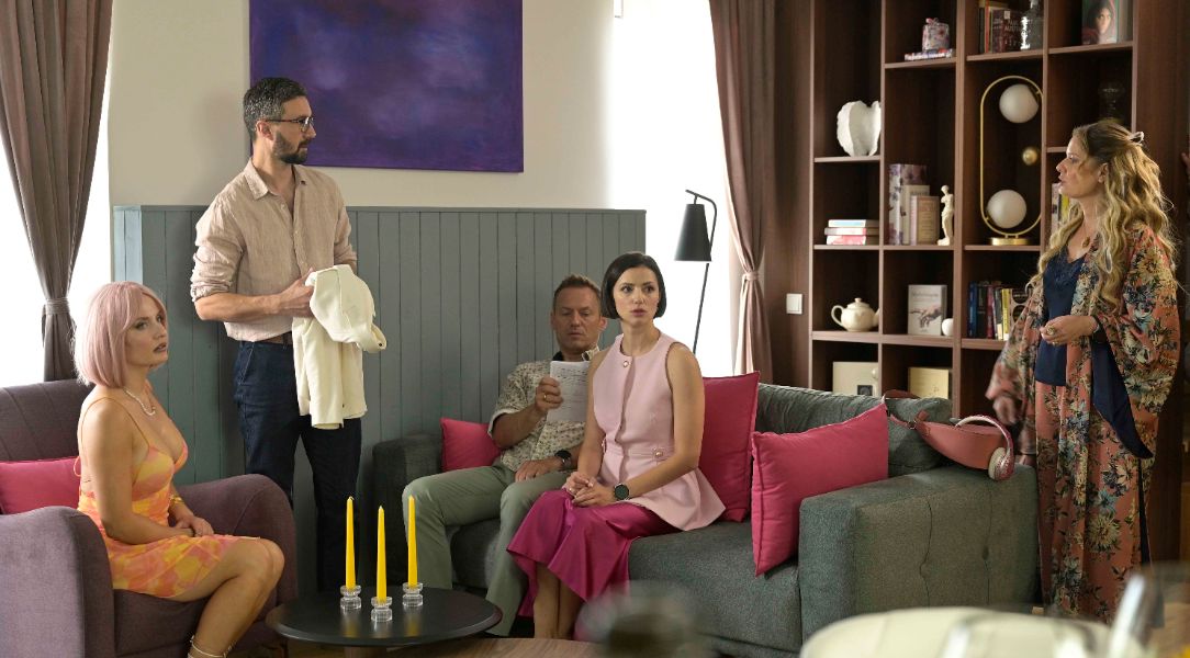 <p>С усмивка и много енергия Орлин Павлов беше сред най-аплодираните гости на гала премиерата на "Брънч за начинаещи" в Националния дворец на културата, където заедно с екипа на филма отпразнува първата среща на комедията с публиката, споделяйки вълнението от проекта, към който допринася и с музиката &ndash; включително с изпълнението на официалната песен "Ех, че хубав ден"</p>