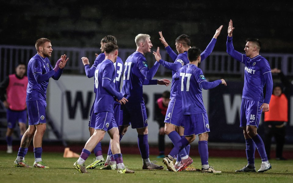 Етър прекърши ЦСКА II, 