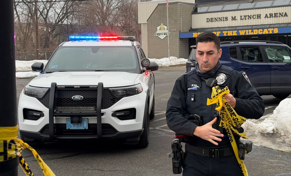 Трагедия в САЩ: Мъж застреля бившата си съпруга и сина си по време на хокеен мач