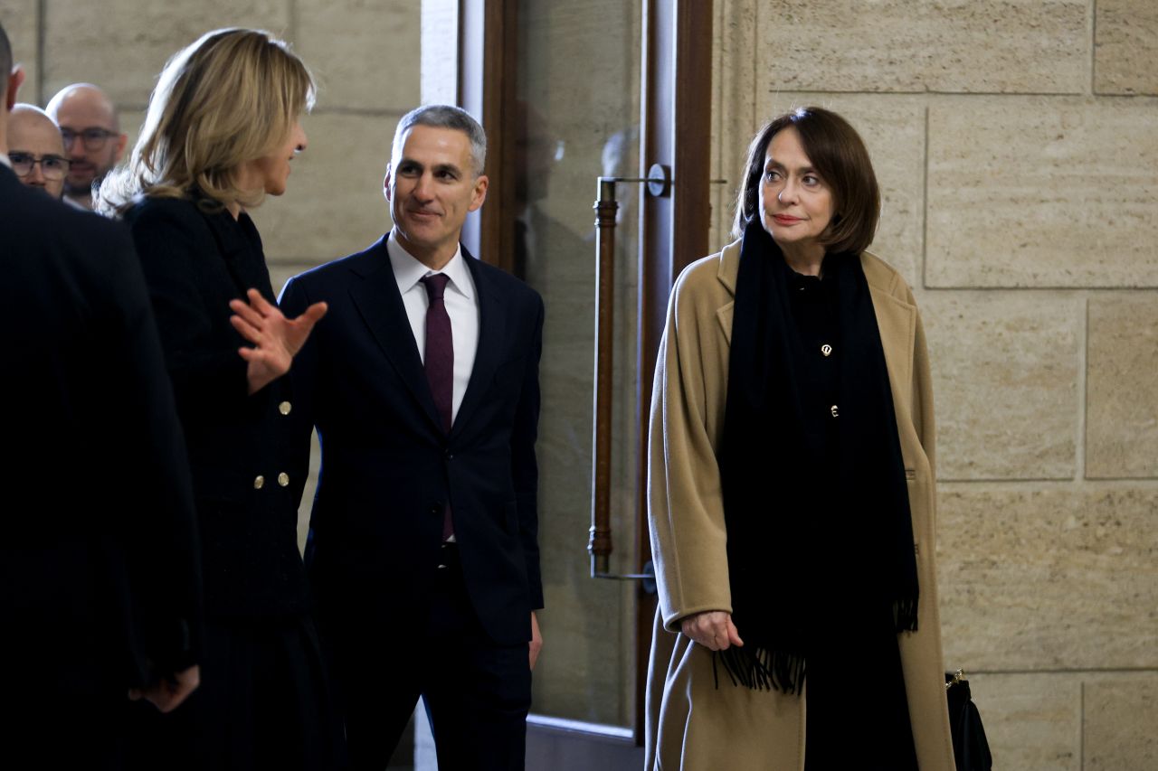 <p>Министрите от служебния кабинет на Андрей Гюров положиха официално клетва пред Народното събрание в присъствието на президента Илияна Йотова.</p>