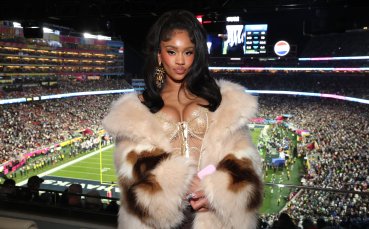 Джейдън Санчо официализира връзката си със секси рапърка