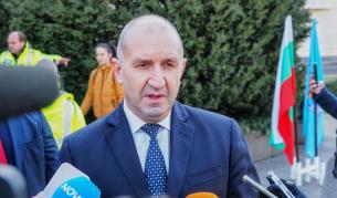 <p>Радев: Всички българи ще плащаме вересиите на олигархията</p>
