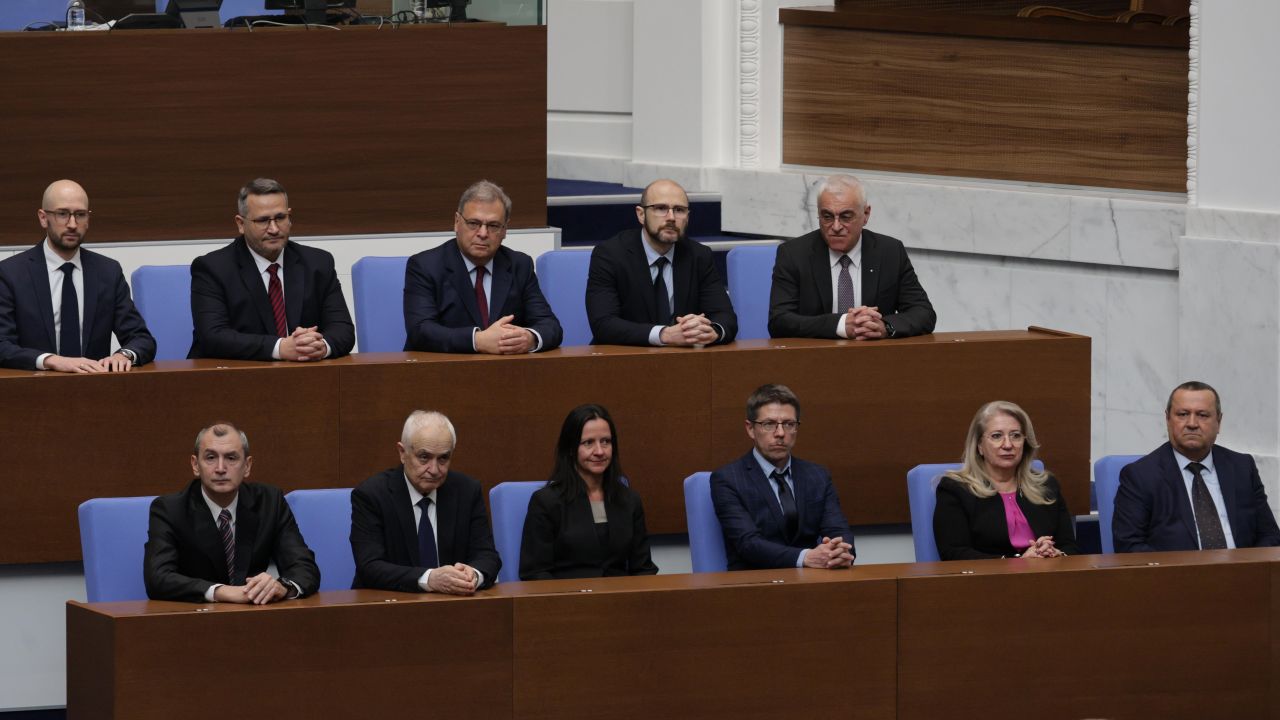 Министрите от служебния кабинет на Андрей Гюров положиха официално клетва пред Народното събрание в присъствието на президента Илияна Йотова.