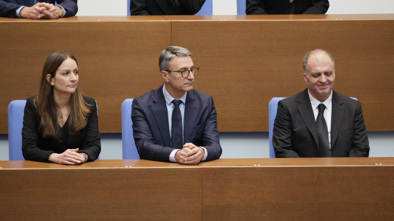 Министрите от служебния кабинет на Андрей Гюров положиха официално клетва пред Народното събрание в присъствието на президента Илияна Йотова.