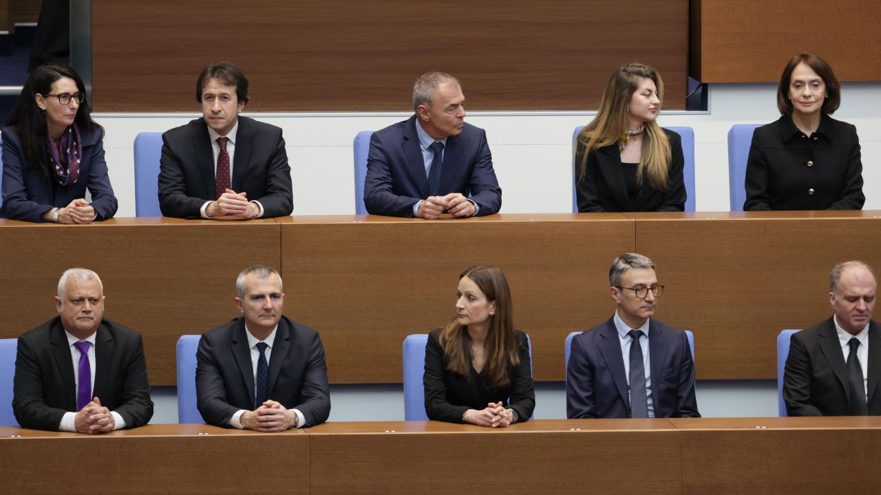 Министрите от служебния кабинет на Андрей Гюров положиха официално клетва пред Народното събрание в присъствието на президента Илияна Йотова.