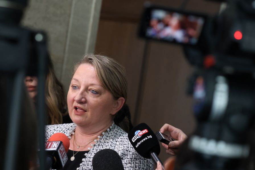 ГЕРБ-СДС с критики към Йотова и Гюров: Правителството тръгва с фалстарт