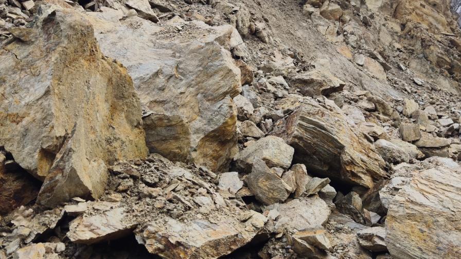 Свлачище затвори пътя София – Самоков