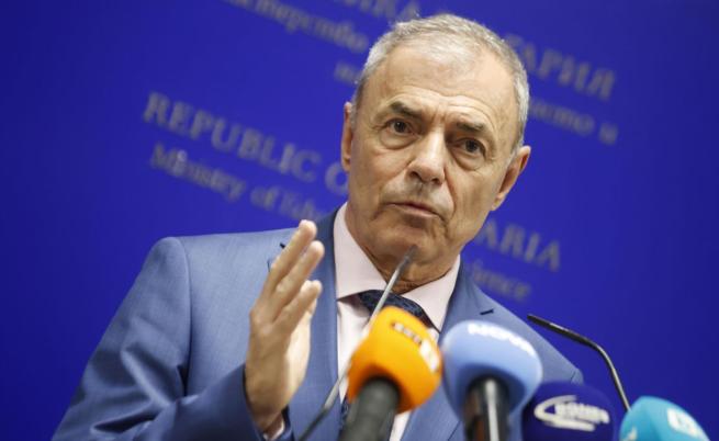 Министър Игнатов: Българското училище не трябва да се политизира преди избори