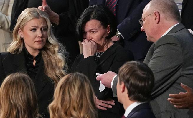 На фона на майчини сълзи, Тръмп нападна демократите: „Как може да не станете?“