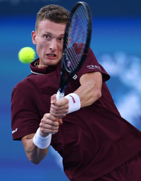 Феликс Оже Алиасим Иржи Лехечка1