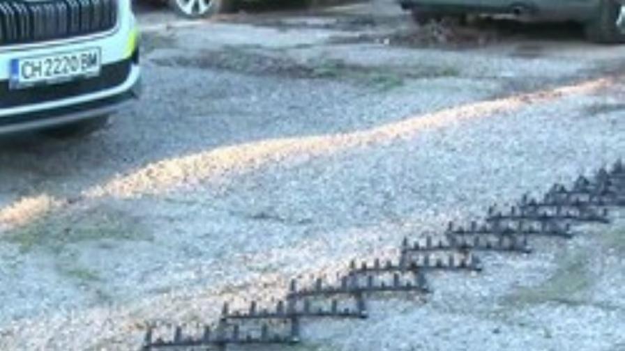 Заловиха неправоспособен шофьор с шипове след гонка заради множество нарушения