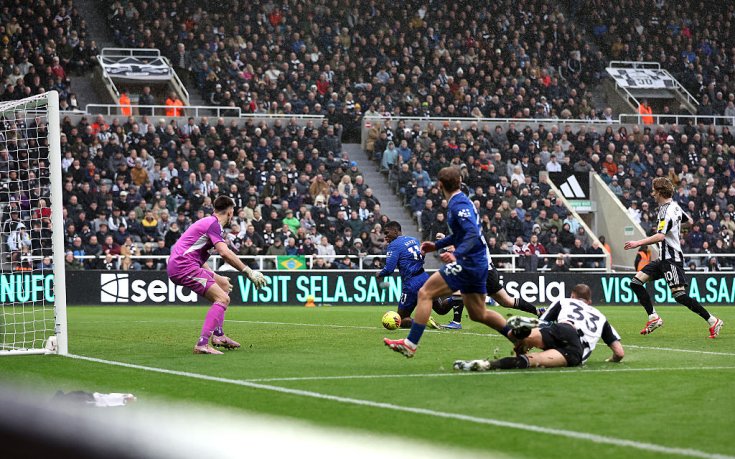 Евертън надви Нюкасъл в драматичен мач