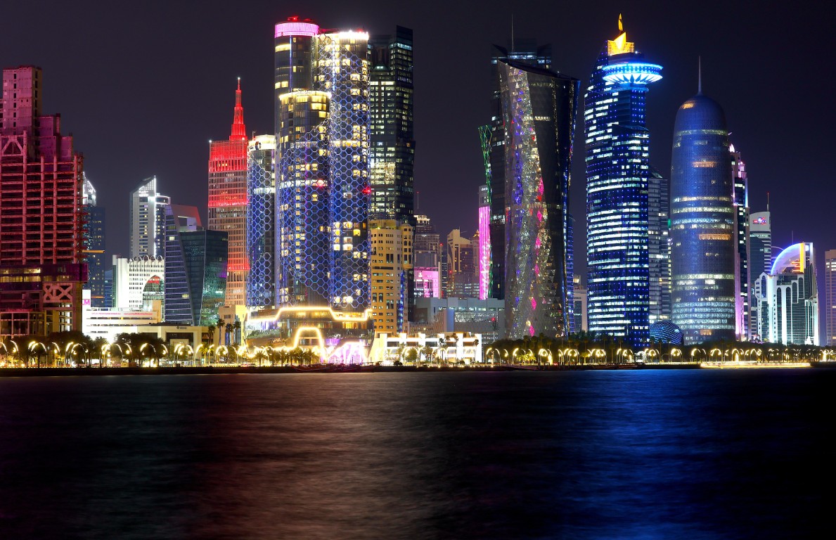 Иран изстреля десетки ракети срещу Катар