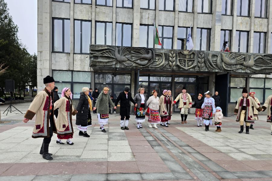 <p>Община Видин се стреми към рекорд на Гинес с изработването на 50-километрова мартеница, като водеща роля в инициативата имат читалищата на територията на общината. Това каза Ралица Славчева от Регионален център &bdquo;Читалища&ldquo; във Видин.</p>