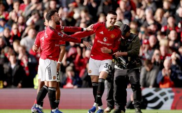 НА ЖИВО: Манчестър Юнайтед - Кристъл Палас 2:1, Шешко бележи с глава