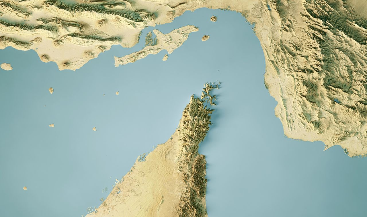 Какво е Ормузкият проток и как затварянето му ще се отрази на цените на петрола?