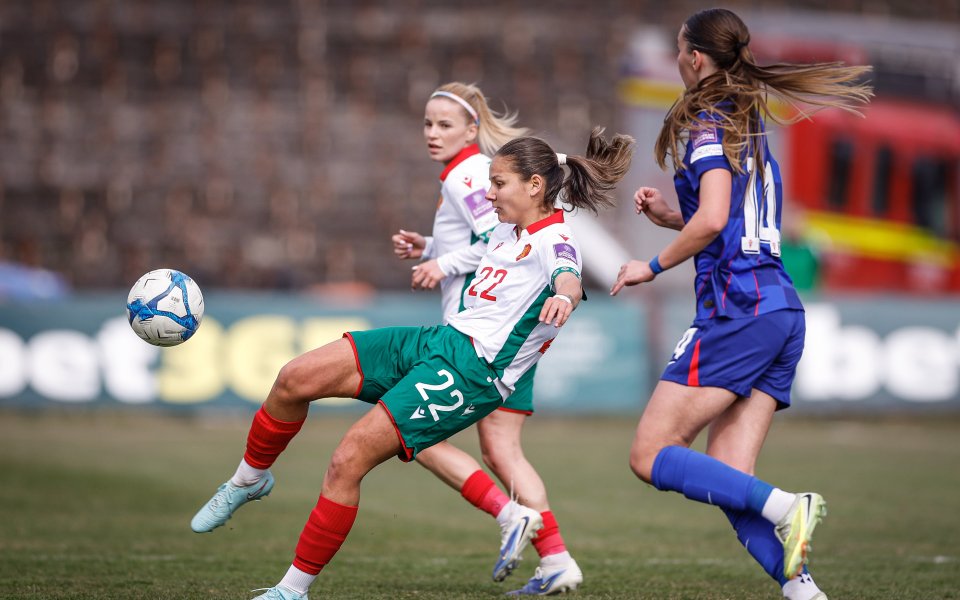 Женският национален отбор по футбол отстъпи на Хърватия