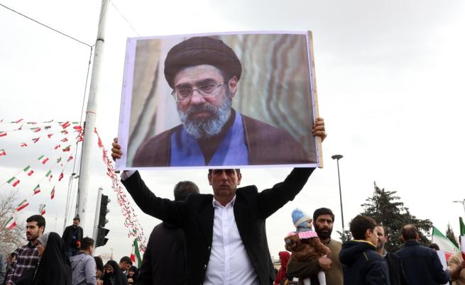 Кой е Моджтаба Хаменей – синът на Али Хаменей, сочен за негов наследник?