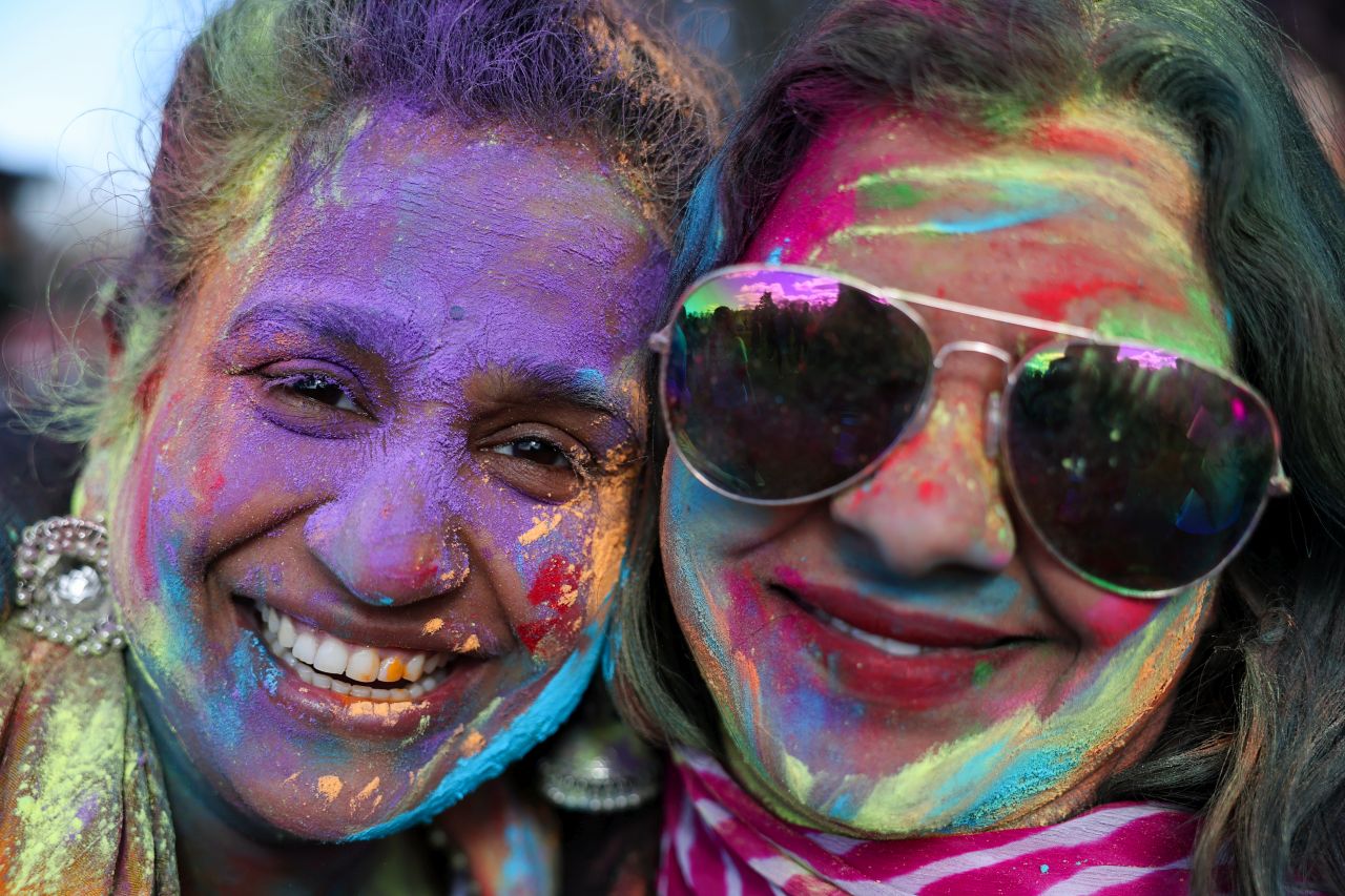 <p>Холи е тържество на духа, в което древните легенди и експлозията от цветове се сливат, за да ни напомнят, че прошката, новото начало и споделената радост нямат граници</p>