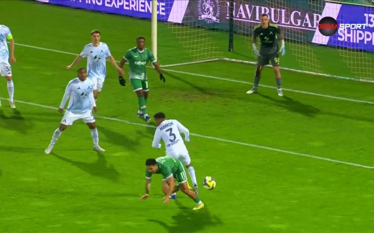 Контузия и напрежение още на старта на Лудогорец - Левски (видео)