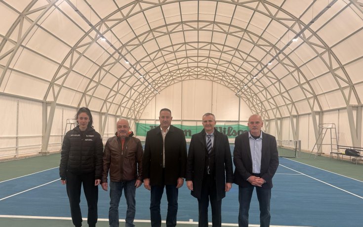 Министърът на младежта и спорта откри нов закрит тенис корт в Радомир