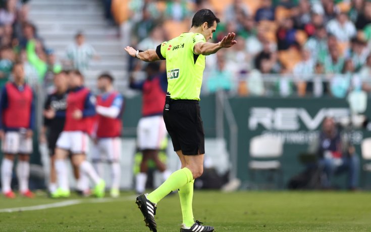 Вдигат заплатите на съдиите в Ла Лига, досега печелеха по 300 000 евро годишно