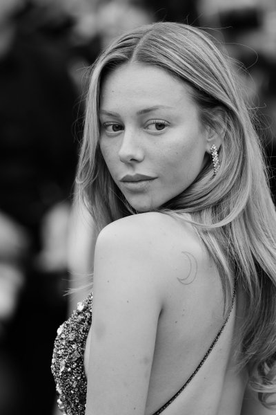 Естер Еспосито1