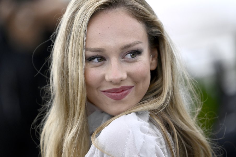 Естер Еспосито1