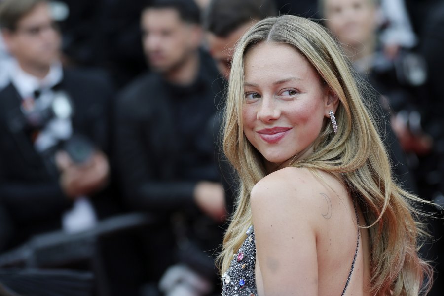 Естер Еспосито1