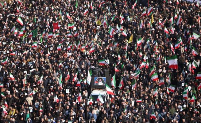 Масови шествия в Иран в подкрепа на новия върховен лидер