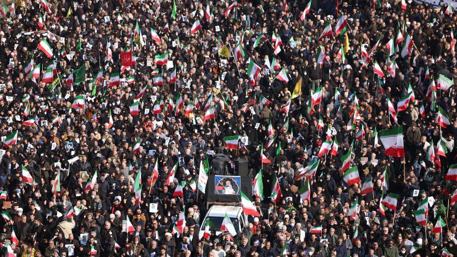Масови шествия в Иран в подкрепа на новия върховен лидер