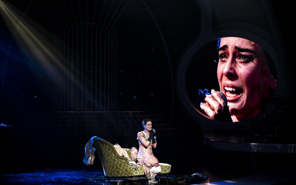 Мюзикълът “Клетниците” донесе първа победа на Весела Бабинова