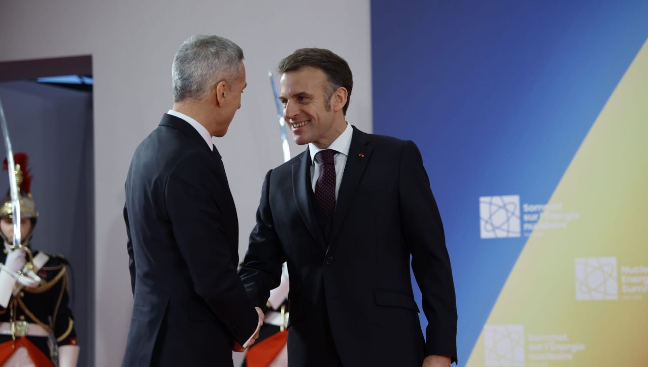 Макрон посрещна Гюров на Срещата на върха по ядрена енергетика (СНИМКИ)